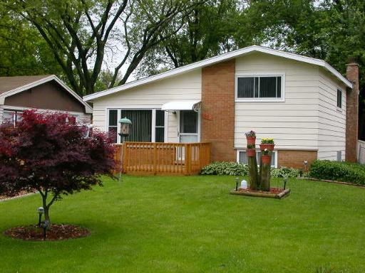 917 Krage Dr., Addison, IL 60101