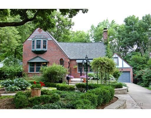 6 Ellyn Ct., Glen Ellyn, IL 60137