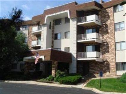 3350 Carriageway Ct. #104, Arlington Heights, IL 60004