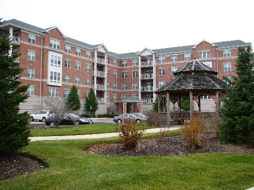 101 Pointe Dr. #207, Northbrook, IL 60062
