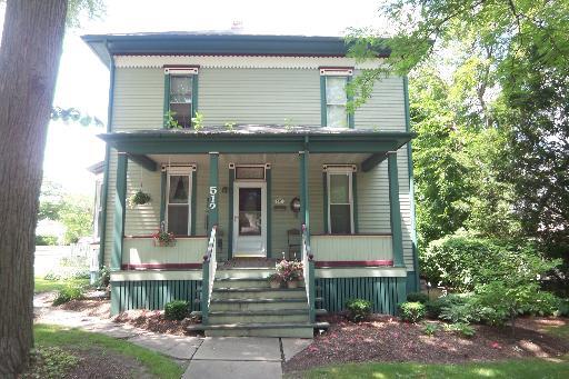 512 Hough St., Barrington, IL 60010