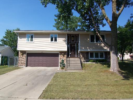 4142 Victoria Dr., Hoffman Estates, IL 60192