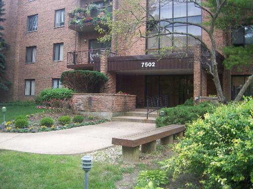 7502 Farmingdale Dr. #405, Darien, IL 60561