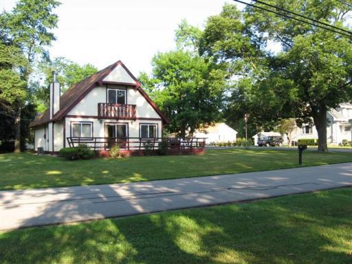 2817 S Riverside Dr., Mchenry, IL 60050