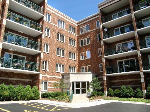 5225 N Riversedge Ter. #214, Chicago, IL 60630