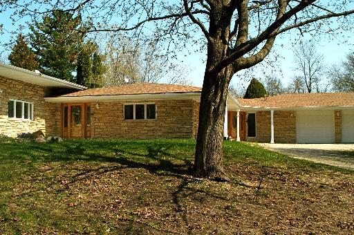 25890 Cresthill Dr., Barrington, IL 60010