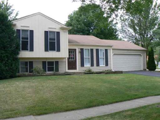 805 Tanglewood Dr., Algonquin, IL 60102