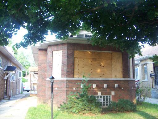 8139 S Paxton Ave., Chicago, IL 60617