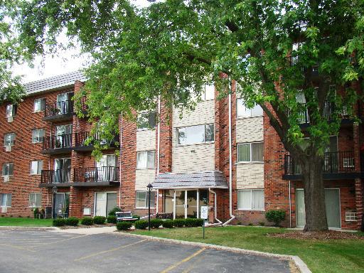 100 Park Circle Dr. #4K, Wheaton, IL 60187