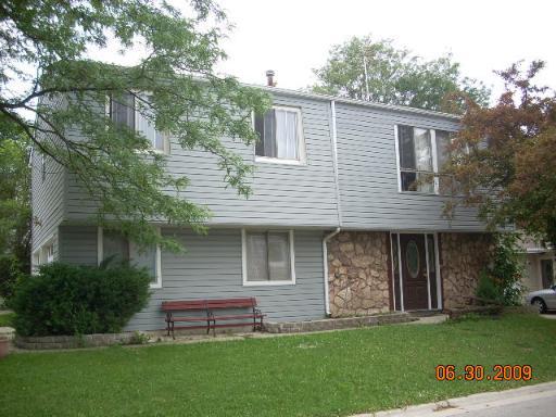 166 Highbury Dr., Elgin, IL 60120