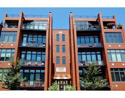 1738 W Belmont #1R, Chicago, IL 60657