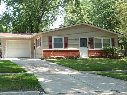 410 Walnut Dr., Streamwood, IL 60107