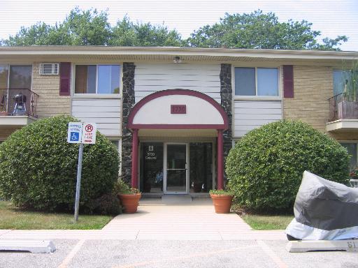 5730 Concord Ln. #6, Clarendon Hills, IL 60514