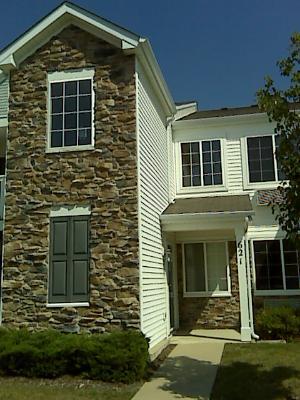 621 Silverstone Dr., Carpentersville, IL 60110