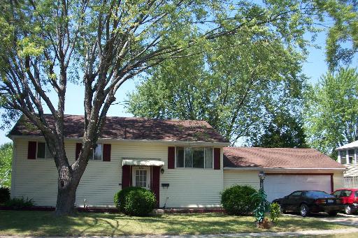 422 Waverly Ave., Streamwood, IL 60107