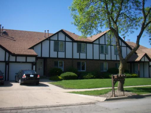 1473 Longwood Dr., Sycamore, IL 60178