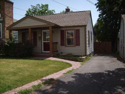 312 Johnson St., East Dundee, IL 60118