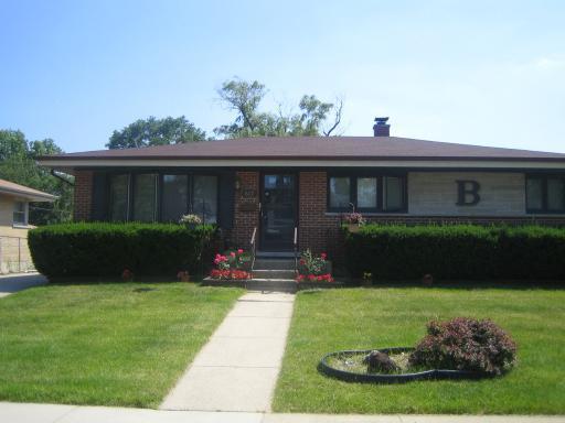 617 Willow Glen St., Addison, IL 60101