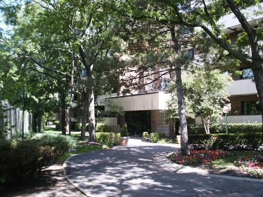 9244 Gross Point Rd. #303, Skokie, IL 60077