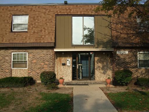 7S040 Suffield Ct. #104-D, Westmont, IL 60559