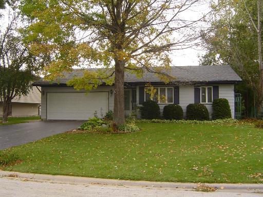 421 Robinhood Dr., Aurora, IL 60505