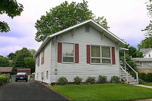 104 Stewart Ave., Woodstock, IL 60098