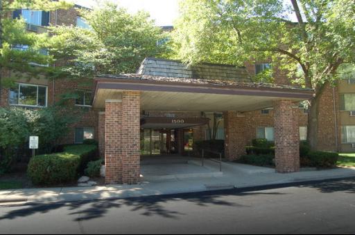 1500 Robin Cir. #104, Hoffman Estates, IL 60169