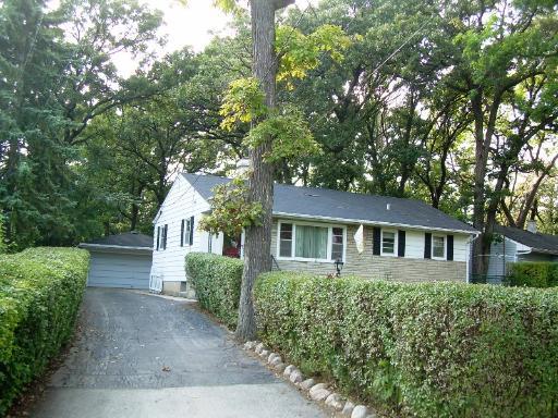 217 Indian Tr., Lake In The Hills, IL 60156