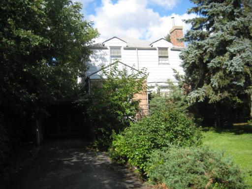 9437 Greenwood Dr., Des Plaines, IL 60016