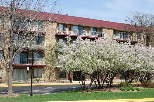 5400 Astor Ln. #305, Rolling Meadows, IL 60008