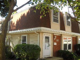 548 Manor Cir. #107, Schaumburg, IL 60194