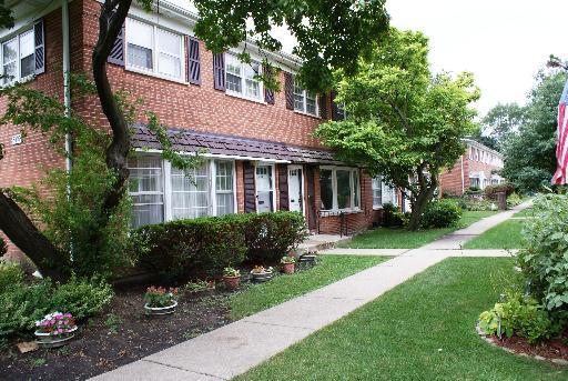 640 N Northwest Hwy. #B, Park Ridge, IL 60068