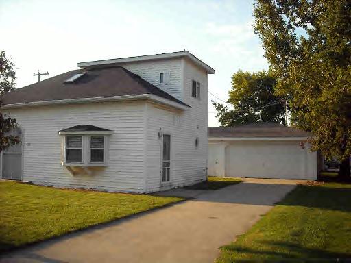 102 State St., Cabery, IL 60919
