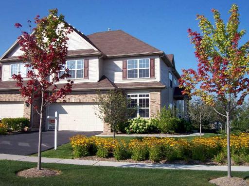 12 Oak Creek Ct., North Aurora, IL 60542
