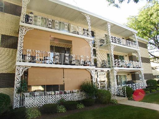941 S 8th Ave. #7, La Grange, IL 60525