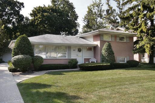 1240 Sherwood Rd., Glenview, IL 60025