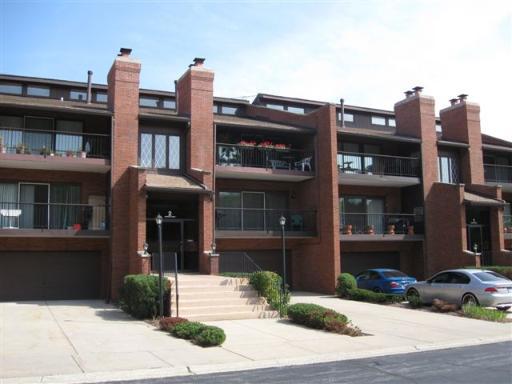 2 Cinnamon Creek Dr. #3S, Palos Hills, IL 60465