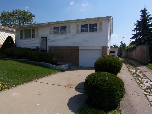 9035 S Oakwood Dr., Hickory Hills, IL 60457