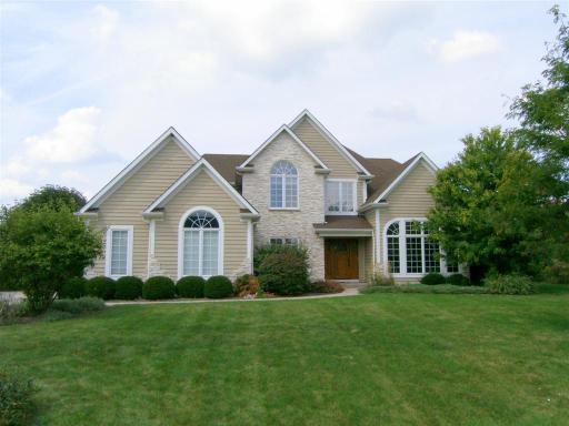 38W406 Barb Hill Dr., St. Charles, IL 60175