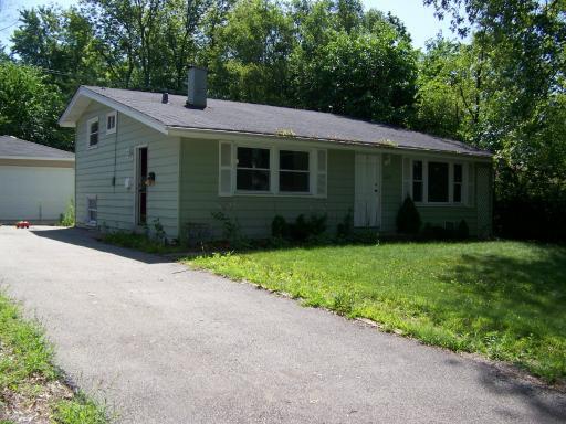 657 Jefferson Ave., Carpentersville, IL 60110