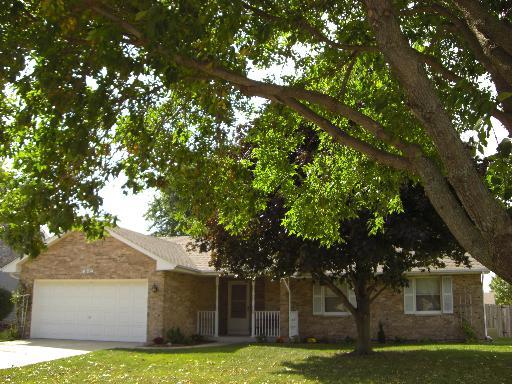 310 Acorn Dr., North Aurora, IL 60542