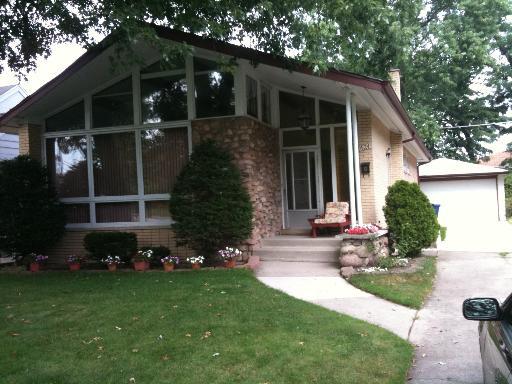 9524 W Shore Dr., Oak Lawn, IL 60453