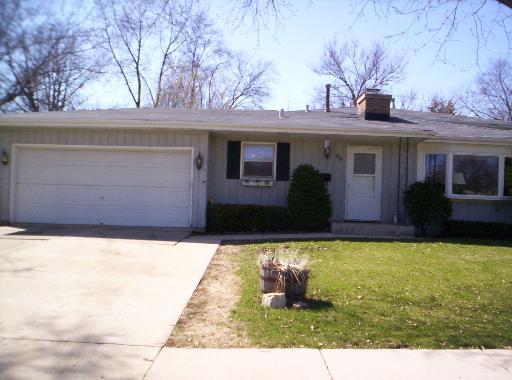 992 N Edgelawn Ave., Aurora, IL 60506