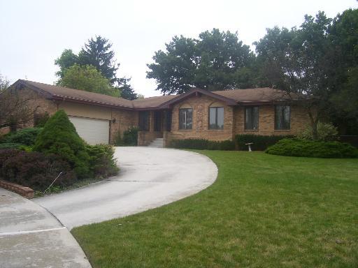 9027 W Sierra Ln., Palos Hills, IL 60465