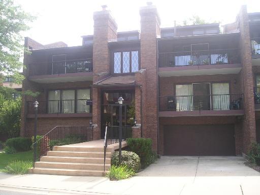 5 Cinnamon Creek Dr. #3S, Palos Hills, IL 60465