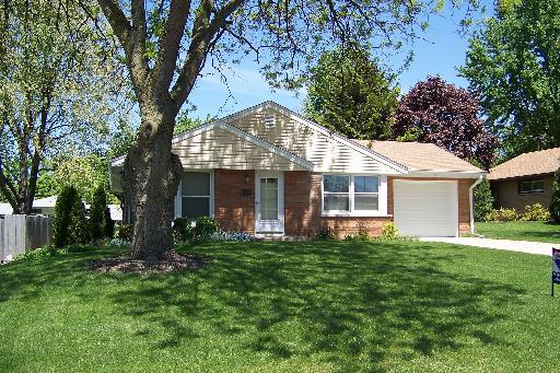 117 Briar Ln., North Aurora, IL 60542