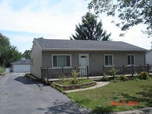 228 Creekside Dr., Bolingbrook, IL 60440