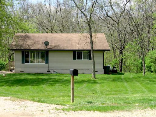 17 Walnut Dr., Putnam, IL 61560