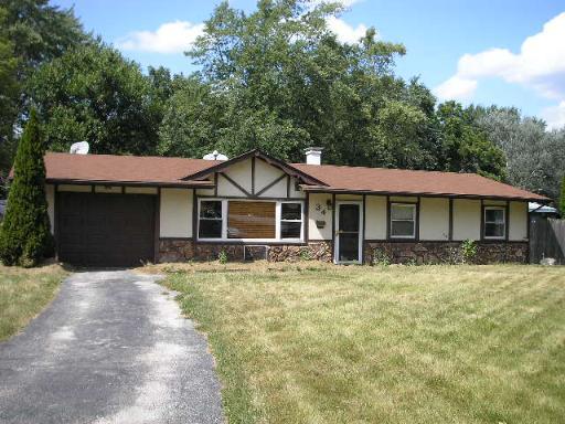 34 E Circle Dr., Montgomery, IL 60538