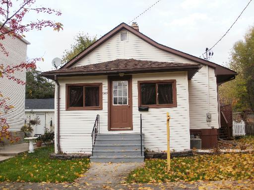 609 Franklin, Dekalb, IL 60115